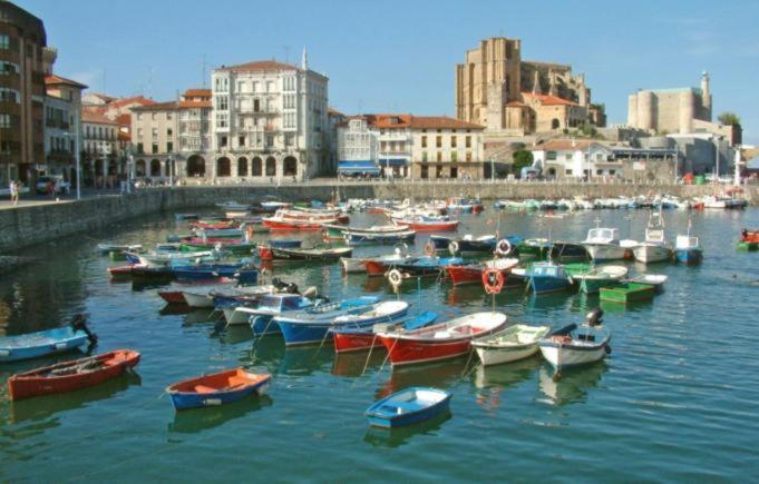 Precioso Apartamento Con Terraza, Pistas De Padel Y Piscinas Apartment Castro Urdiales Exterior foto